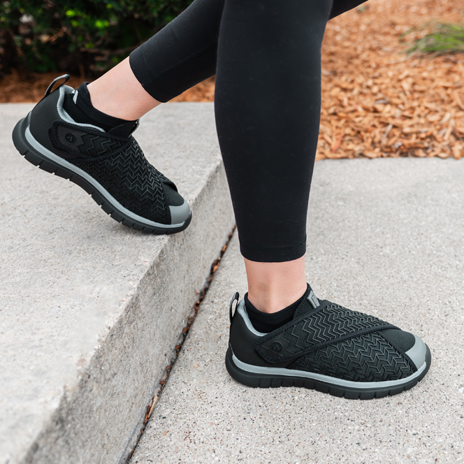 lynnwood-washington-lifestyle-shoe-photography-black-gray-footwear